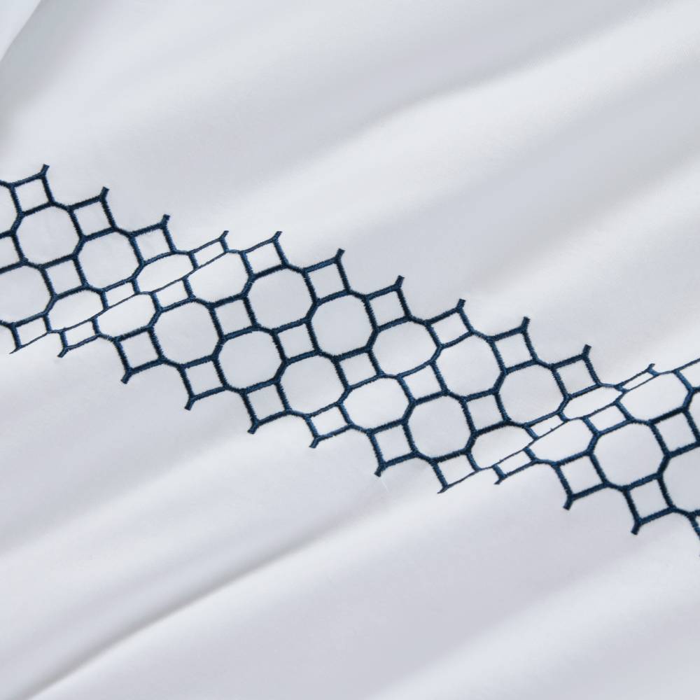 HONEYCOMB EMBROIDERED DUVET COVER SET - WHITE/NAVY
