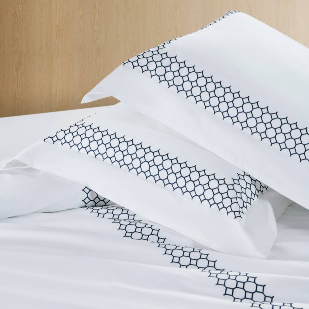HONEYCOMB EMBROIDERED DUVET COVER SET - WHITE/NAVY