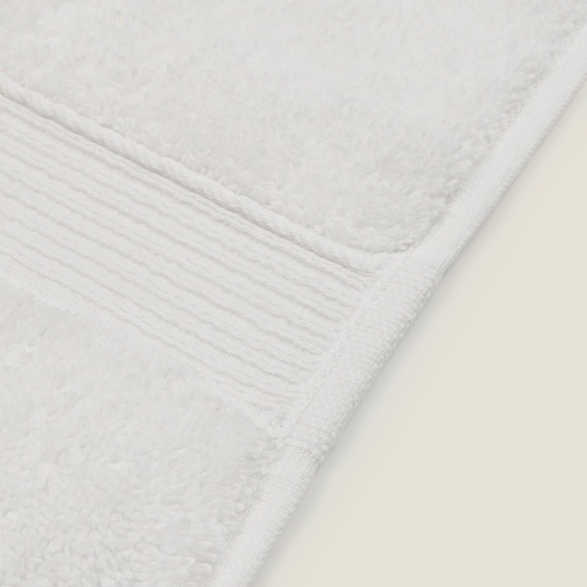 PREMIUM 700 GSM EGYPTIAN COTTON TOWEL Bath Towel - 75 x 137 CM / WHITE