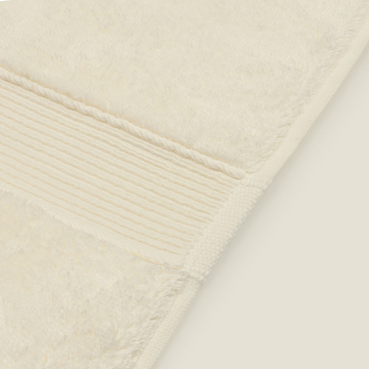 PREMIUM 700 GSM EGYPTIAN COTTON TOWEL Bath Towel - 75 x 137 CM / IVORY