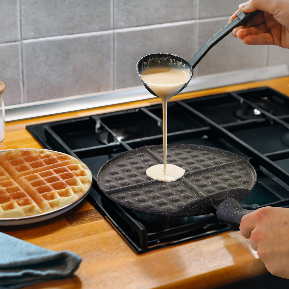 4-WAFFLE PAN 26 CM GRAY 26CM / GREY